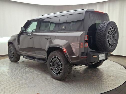 2026 Land Rover Defender 