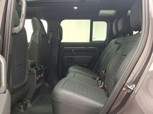 2026 Land Rover Defender V8