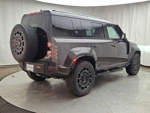 2026 Land Rover Defender V8