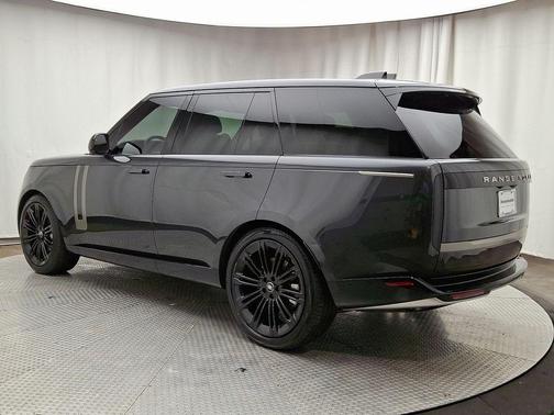 2024 Land Rover Range Rover P530 SE