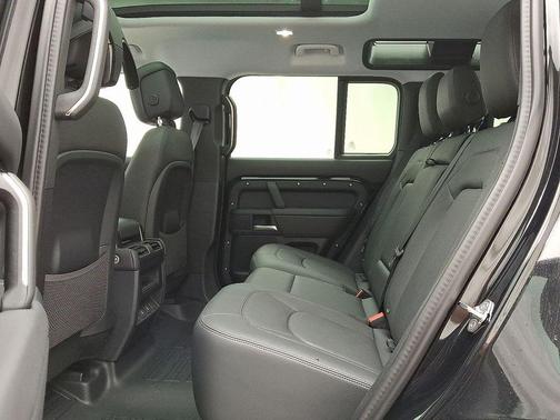 2025 Land Rover Defender P400 S
