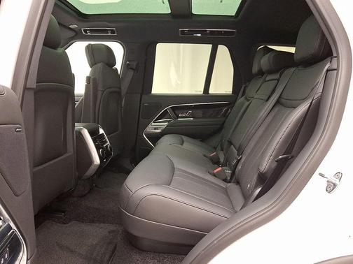 2025 Land Rover Range Rover P400 SE