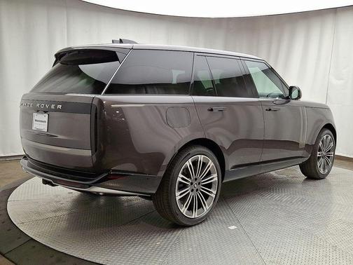 2025 Land Rover Range Rover P530 SE
