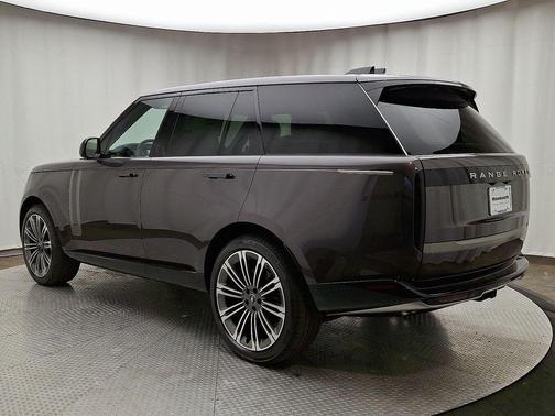 2025 Land Rover Range Rover P530 SE