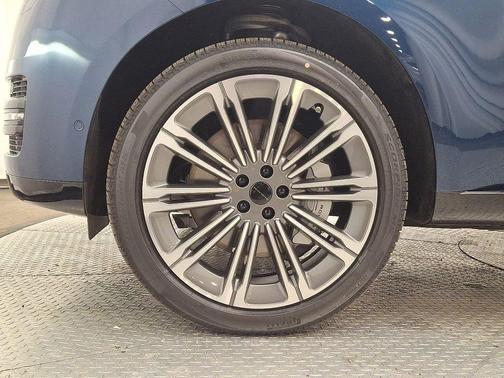 2026 Land Rover Range Rover P530 SE