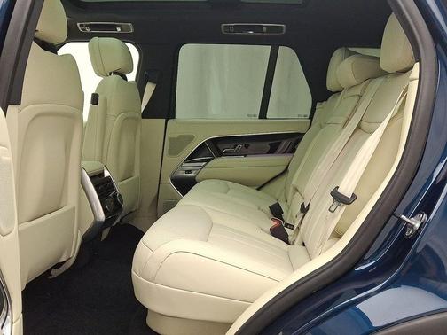 2026 Land Rover Range Rover P530 SE