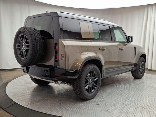 2025 Land Rover Defender P400 X-Dynamic SE