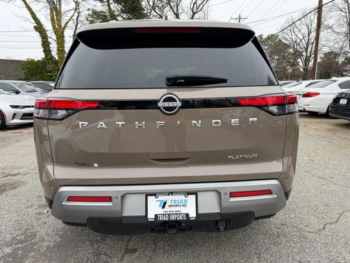 2023 Nissan Pathfinder Platinum FWD