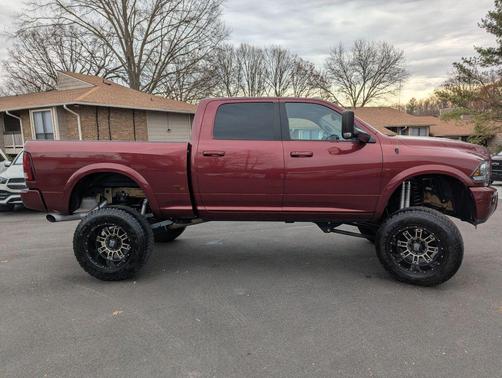2017 RAM 2500 Laramie Crew Cab 4x4 6'4' Box
