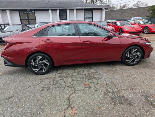 2024 Hyundai ELANTRA Limited