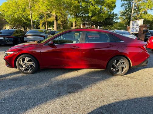 2025 Hyundai ELANTRA SEL