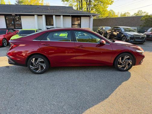 2025 Hyundai ELANTRA SEL