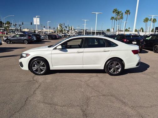 Oryx White Pearl Effect 2022 Volkswagen Jetta 1.5T SE