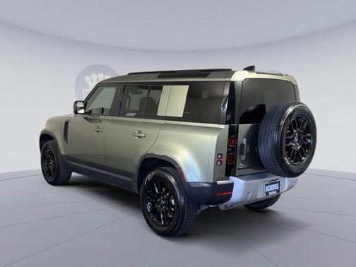 2025 Land Rover Defender 110 P300
