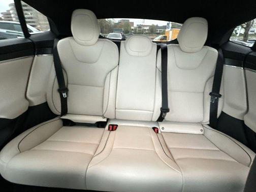 2022 Tesla Model S Plaid