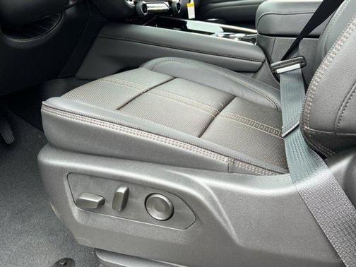 2025 Chevrolet Suburban 4WD High Country