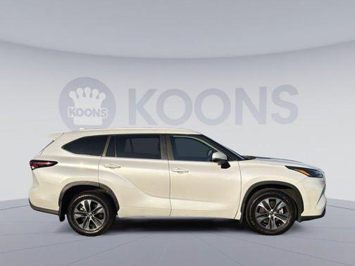 Wind Chill Pearl 2024 Toyota Highlander XLE