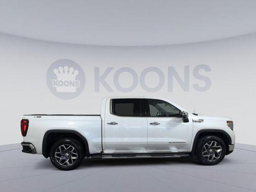 White Frost Tricoat 2023 GMC Sierra 1500 SLT