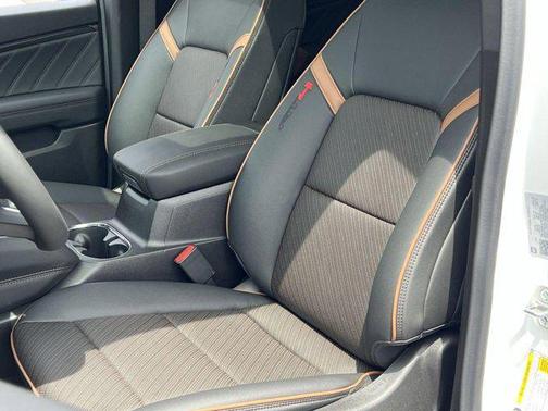 2025 GMC Canyon Base