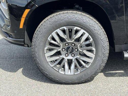 2025 Chevrolet Suburban 4WD Z71
