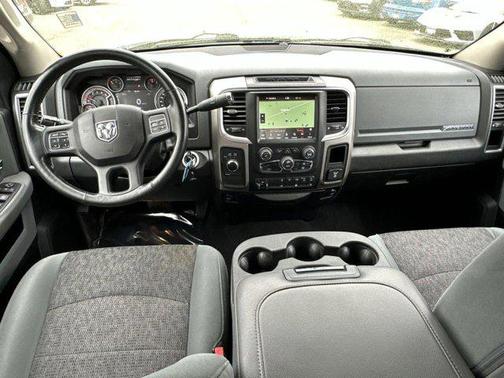 2018 RAM 3500 Big Horn Crew Cab 4x4 8' Box