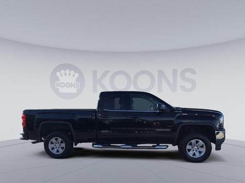 Onyx Black 2017 GMC Sierra 1500 SLE