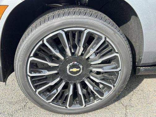 2025 Chevrolet Suburban 4WD High Country