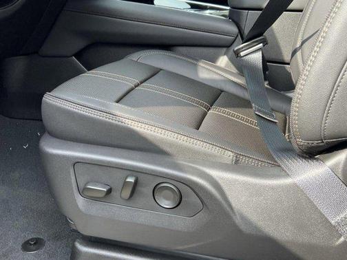 2025 Chevrolet Suburban 4WD High Country