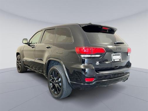 Photo 3 of 25 of 2018 Jeep Grand Cherokee Altitude