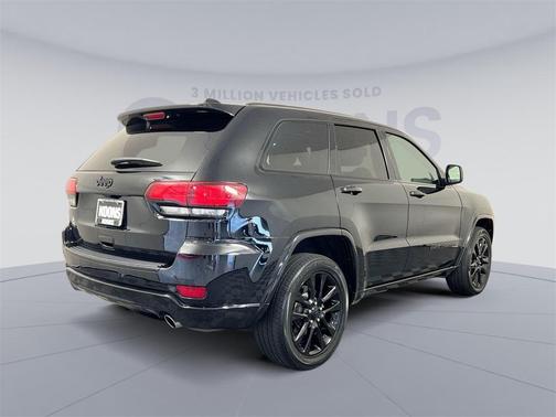 Photo 5 of 25 of 2018 Jeep Grand Cherokee Altitude