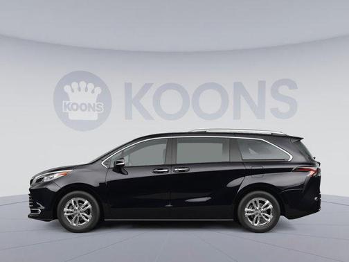 Midnight Black Metallic 2023 Toyota Sienna Limited
