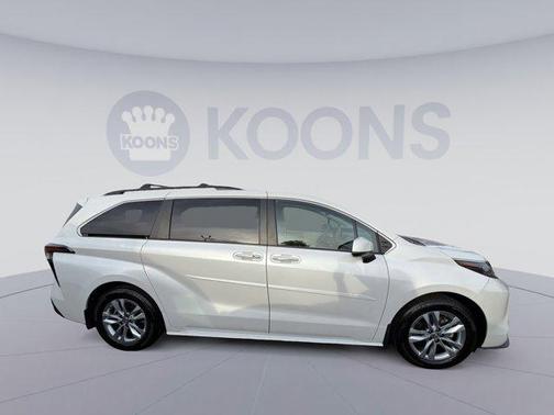 2023 Toyota Sienna XLE 7 Passenger