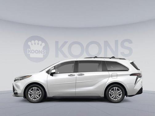 2023 Toyota Sienna XLE 7 Passenger