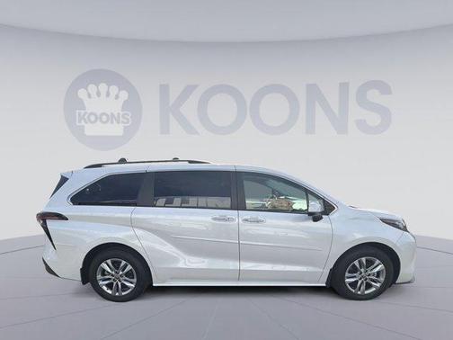 2023 Toyota Sienna XLE