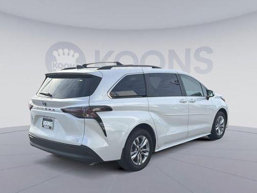 2023 Toyota Sienna XLE