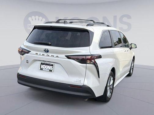 2023 Toyota Sienna XLE 7 Passenger