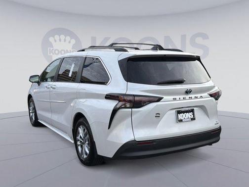 2023 Toyota Sienna XLE 7 Passenger