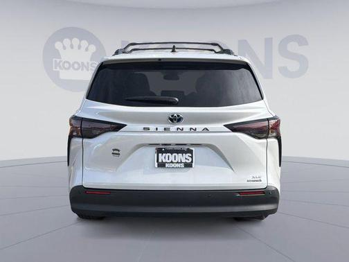 2023 Toyota Sienna XLE