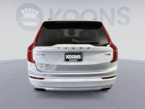 2021 Volvo XC90 T6 Momentum