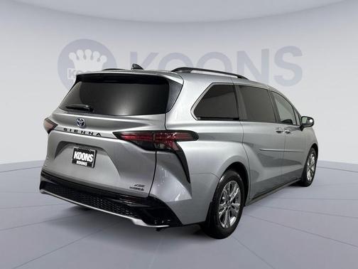 Celestial Silver Metallic 2023 Toyota Sienna XSE 7 Passenger