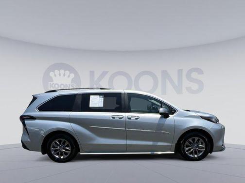 2023 Toyota Sienna XLE 7 Passenger