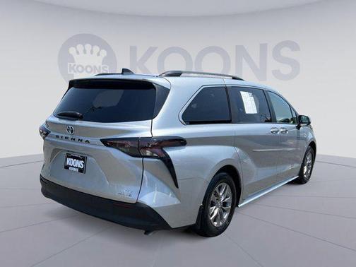 2023 Toyota Sienna XLE 7 Passenger