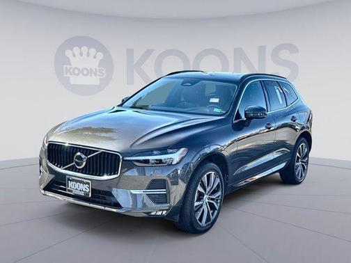 2022 Volvo XC60 B5 Momentum