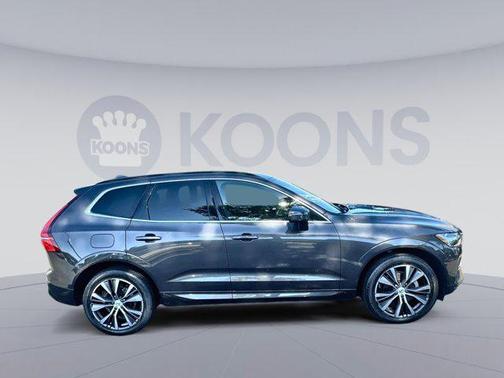 2022 Volvo XC60 B5 Momentum