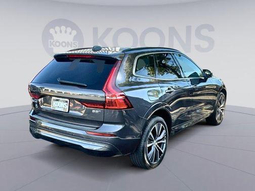 2022 Volvo XC60 B5 Momentum