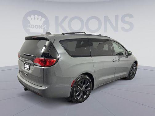 2020 Chrysler Pacifica Touring-L Plus