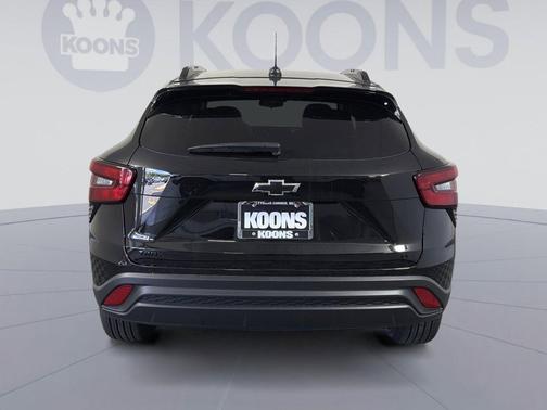 Mosaic Black Metallic 2026 Chevrolet Trax LT