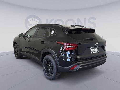 Mosaic Black Metallic 2026 Chevrolet Trax LT