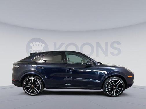 Moonlight Blue Metallic 2023 Porsche Cayenne Platinum Edition