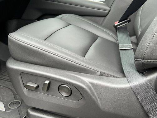 2025 Chevrolet Suburban 4WD Z71
